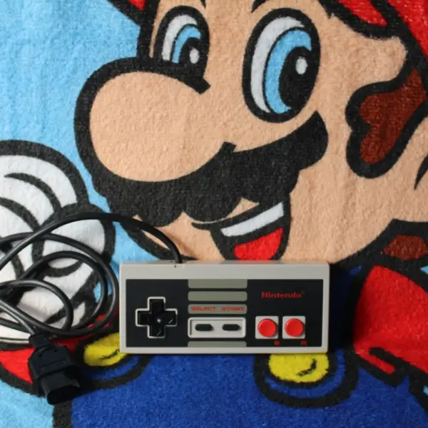 526 - Controller - Nintendo NES