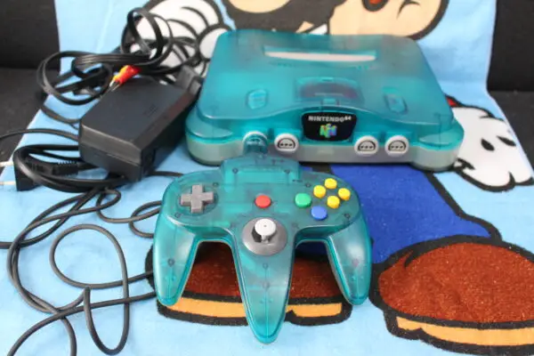 1533, 1535 - Nintendo 64 Clear Blue mit Controller - Nintendo 64