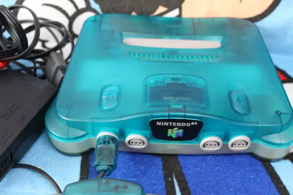 1533, 1535 - Nintendo 64 Clear Blue mit Controller - Nintendo 64