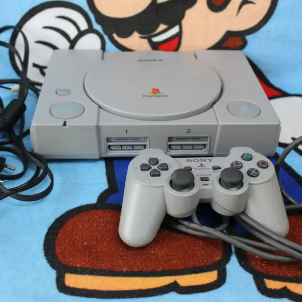 1673, 1672, 1081 - Playstation 1 Konsole mit Controller