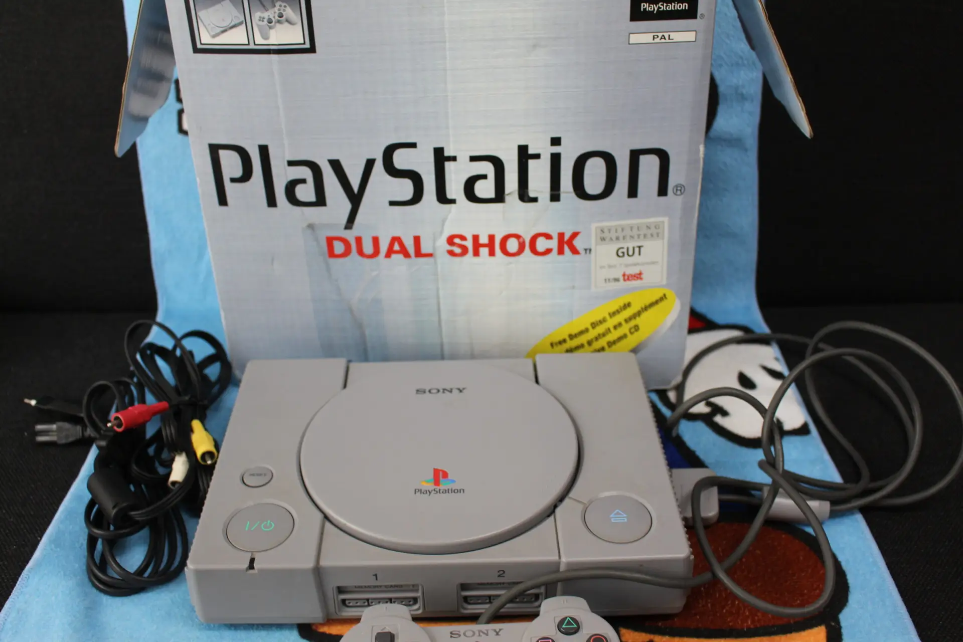 1758 - Playstation 1 Konsole in OVP