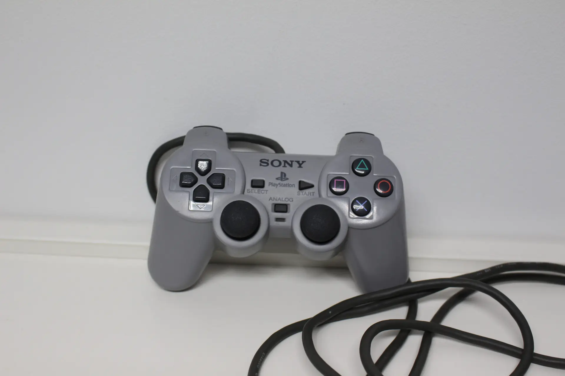Controller in Grau – Bild 2